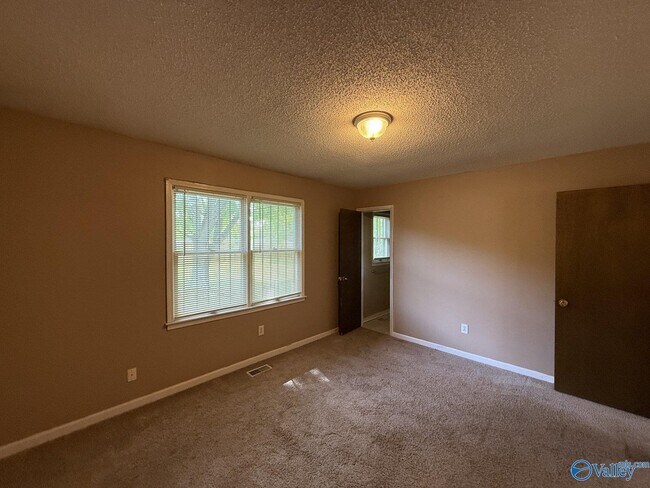 Building Photo - 1908 Catchings Dr NW