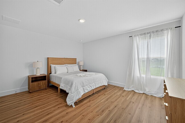 Building Photo - 27615 Village Cir Dr