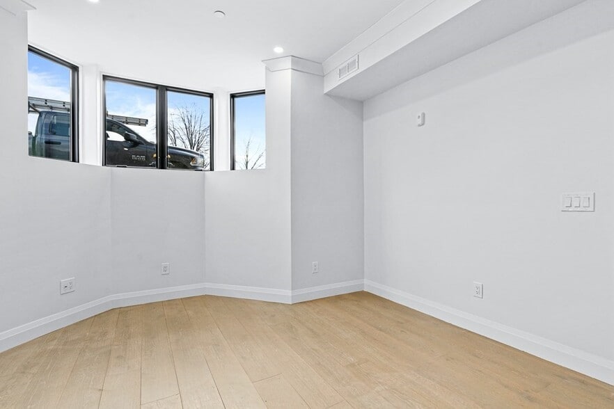 Building Photo - 1428 Columbia Rd