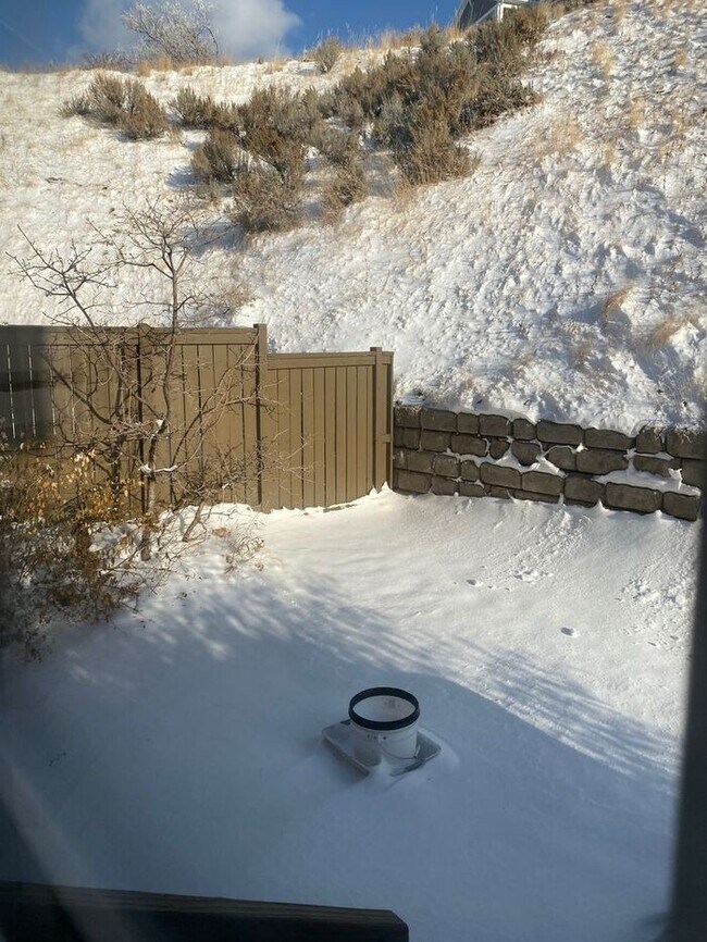 Building Photo - Beautiful 3 bedroom townhome in Draper!