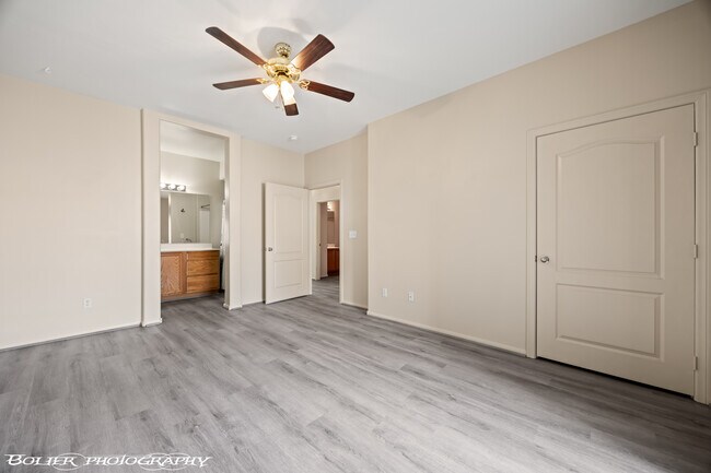 Building Photo - 470 Turtleback Rd