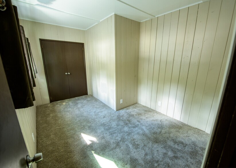 Bedroom - 1097 Club View Dr