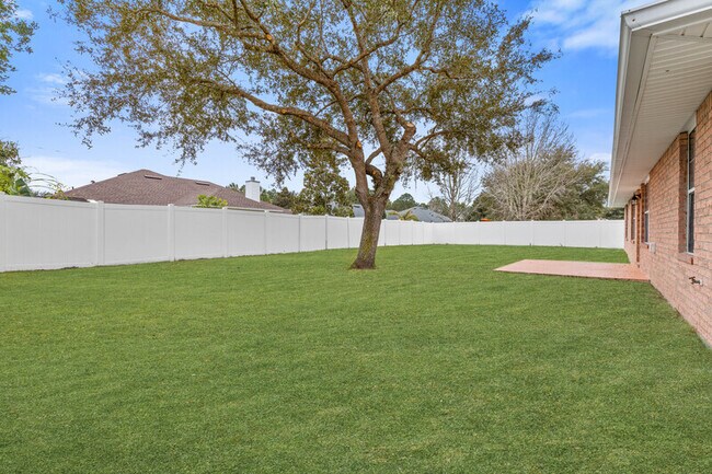 Building Photo - 6 Lemay Pl