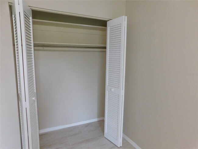 Building Photo - "Charming 1-Bedroom with Granite Touches in Port Charlotte!"