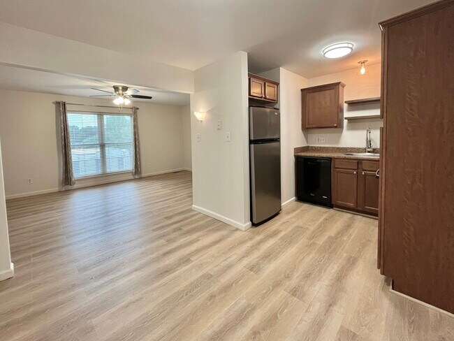 Building Photo - Chesterfield Parkview Condos