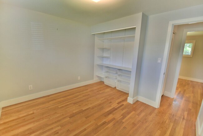 Building Photo - 3Bd/1.75Ba Bellevue House