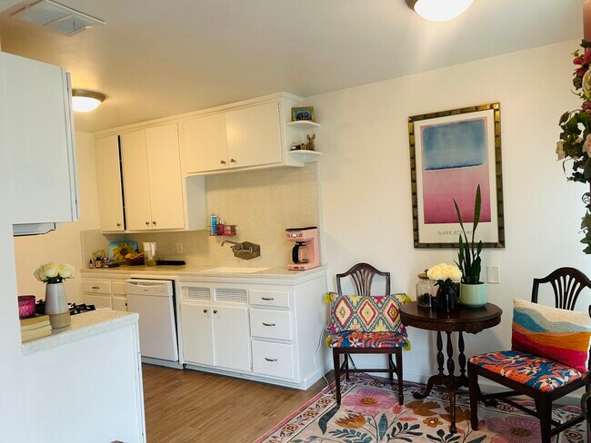 Building Photo - 236 La Verne Ave