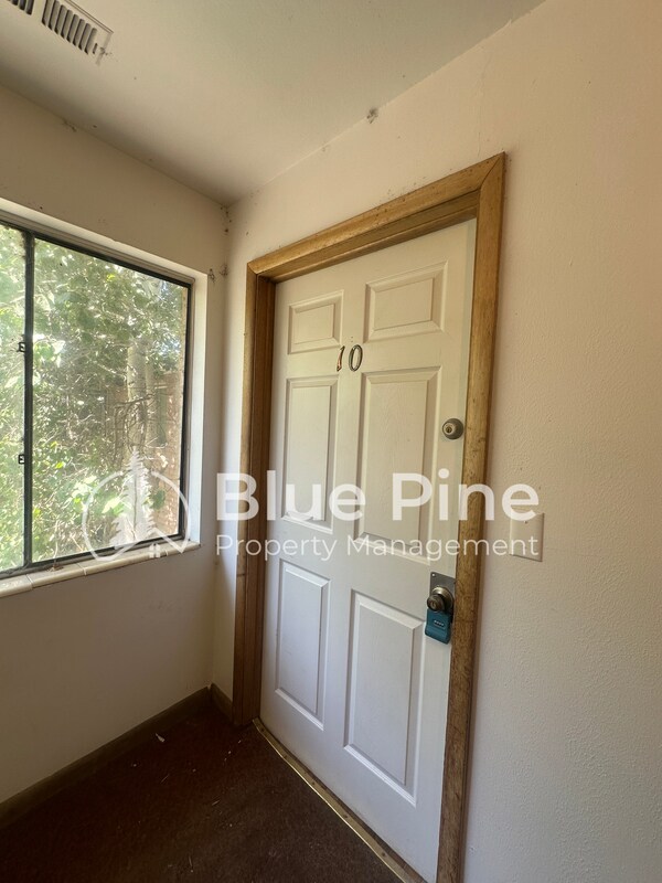 Building Photo - 350 S Ridge Ave