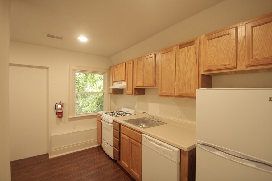 Building Photo - 419 Peebles St