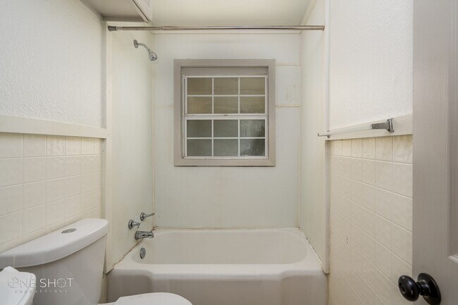 Building Photo - 2349 Highland Ave