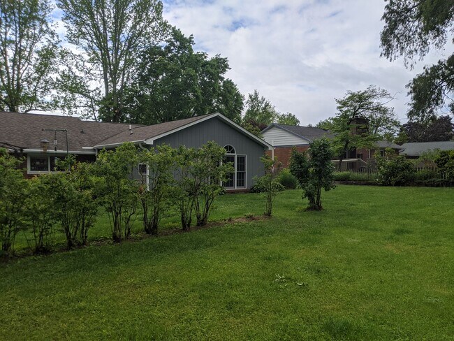 Building Photo - Spacious Home in McBryde Village next to V...