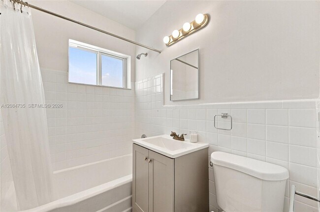 Building Photo - 318 NE 80th St