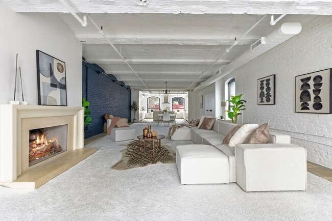 Building Photo - 121-123-123 Beach St