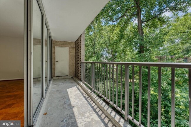 Building Photo - 4420 Briarwood Ct N