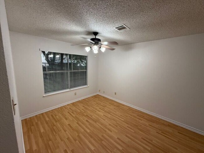 Building Photo - Spacious 3BR Austin Home with Fireplace & ...