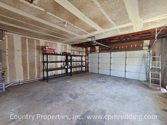 Building Photo - House with Huge Shop in the Heart of Redding Available Now!