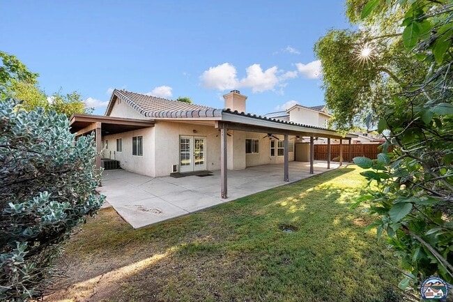 Building Photo - 2751 Sandalwood Dr