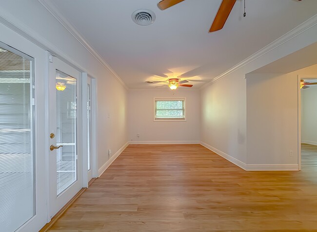 Building Photo - 810 Devon Dr