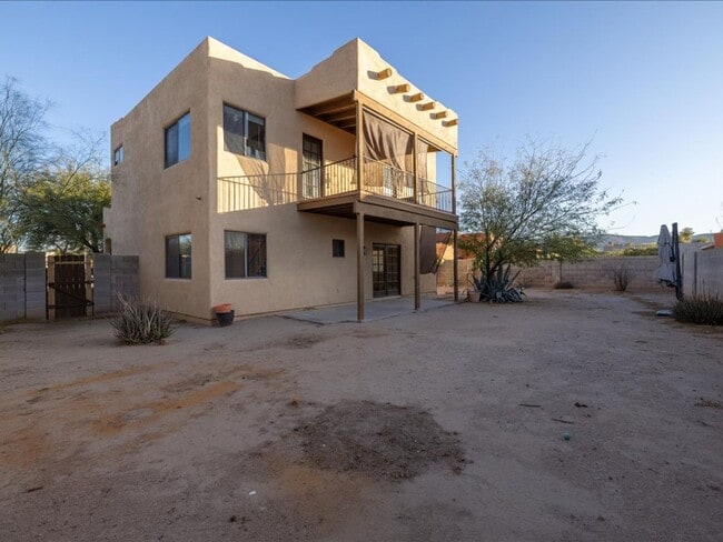 Building Photo - 3 Bedroom 2.5 Bath Two Story Home