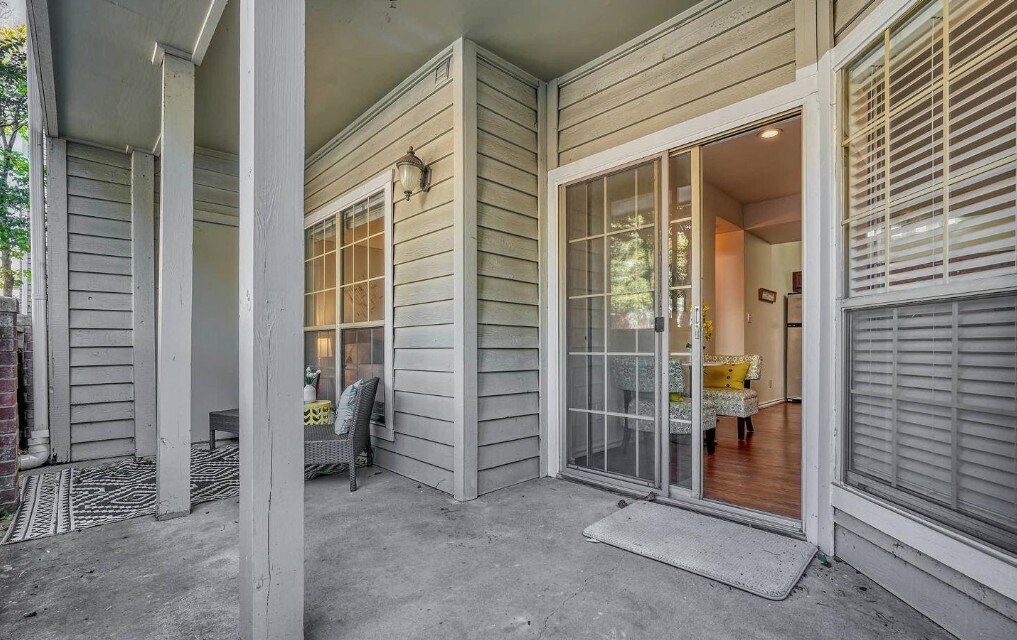 Building Photo - 3922 Penderview Dr