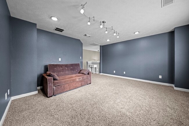 Building Photo - 2413 Quiet Arbor Ln