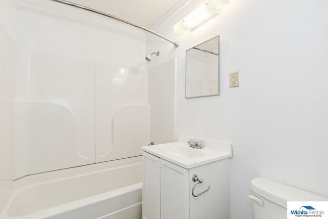 Building Photo - 3 bedroom 1 bath home