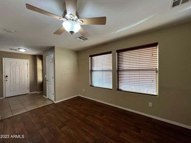 Building Photo - 2709 E Bart St