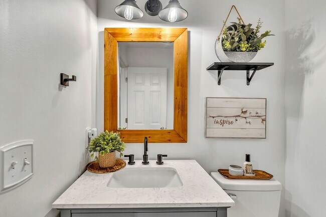 Building Photo - Gorgeously Updated 4 Bed/3.5 Bath in Tranquilla Hall - Buckhead