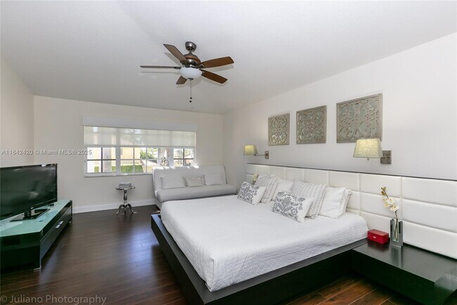 Building Photo - 2564 Jardin Ct