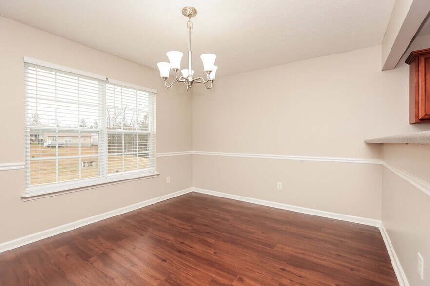 Building Photo - 1025 Lakewalk Dr