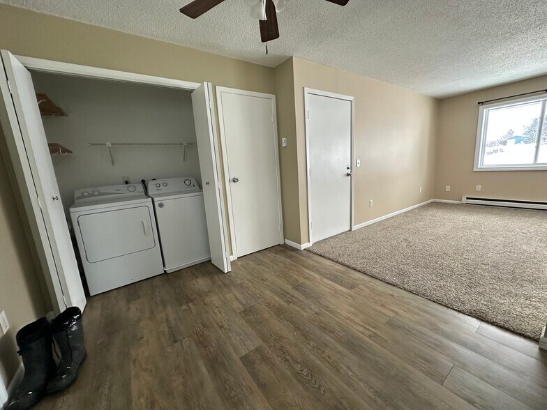 Building Photo - 3333 Mahoney Dr