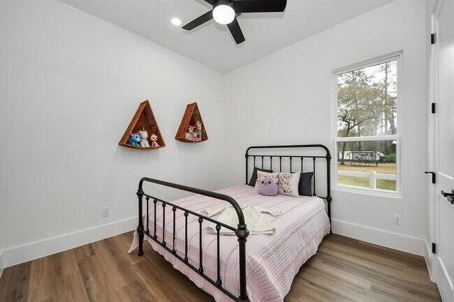 Building Photo - 23855 Creek Wood Dr