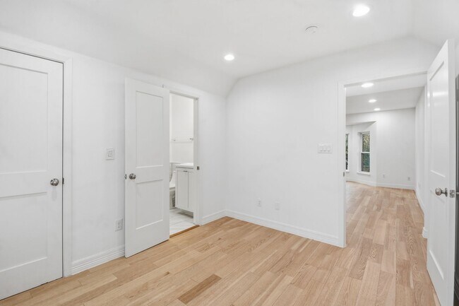 Building Photo - Beautiful Houston Home Featuring a Private Pool