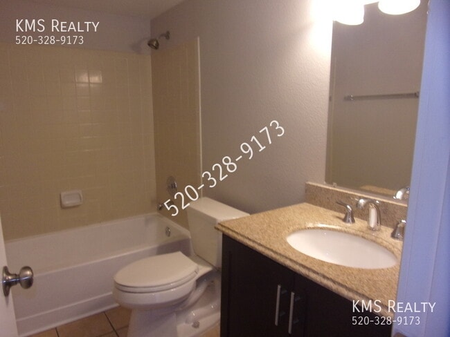 Building Photo - 3 Bedroom 2 Bath- 10048 E Desert Aire Driv...