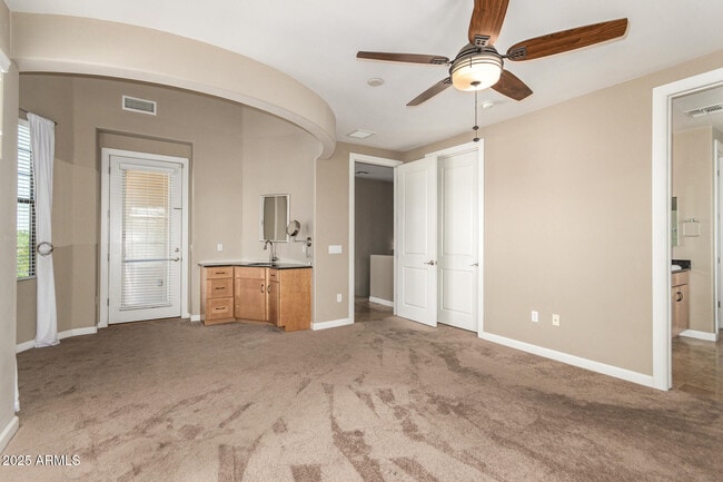 Building Photo - 7297 N Scottsdale Rd