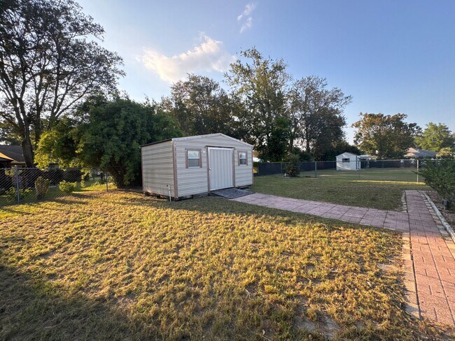 Building Photo - Beautiful Pool Home In Great Location!