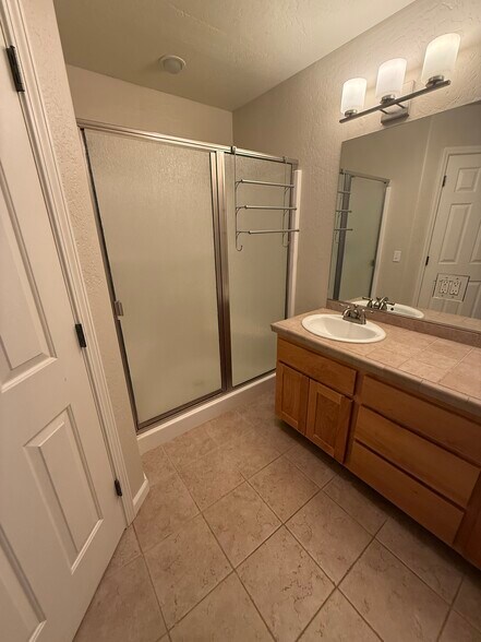 Building Photo - 1750 Sandstone Dr