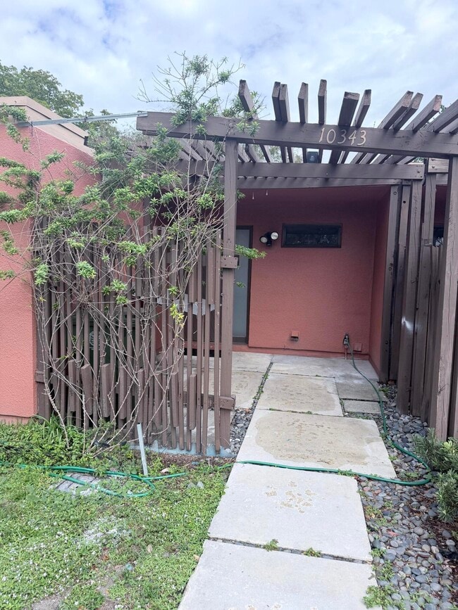 Building Photo - 10343 Greenhouse Rd