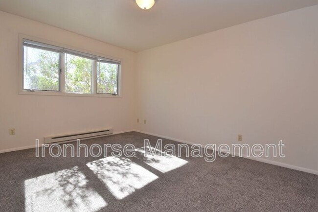Building Photo - 813 W Villard St