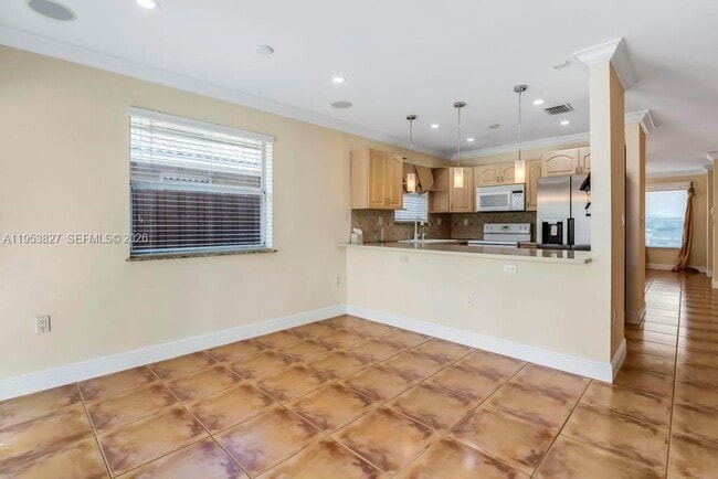 Building Photo - 4370 SW 82nd Ave