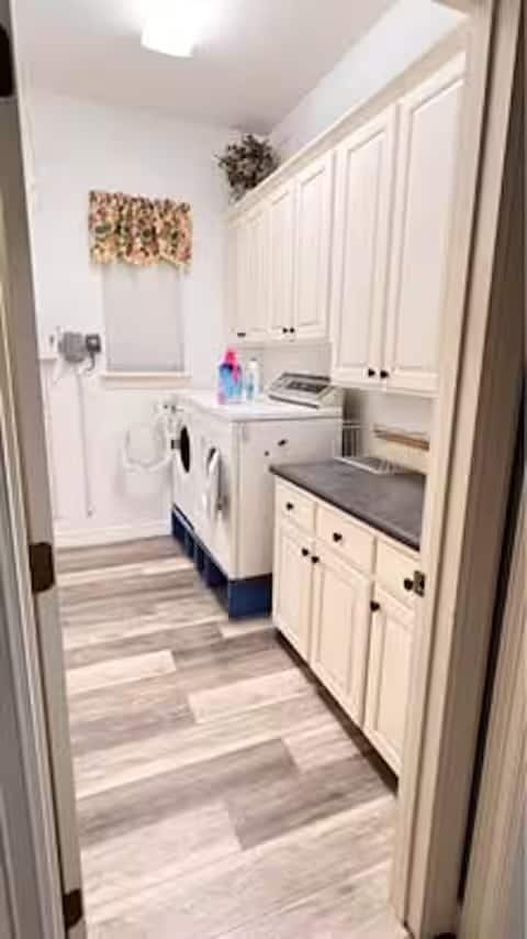 Building Photo - 3210 Jordan Dr