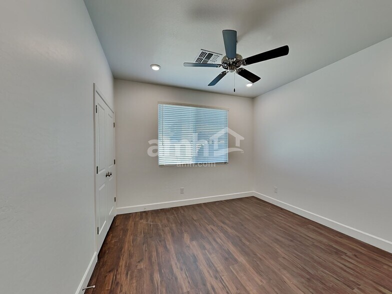 Building Photo - 17170 W Golden Ln