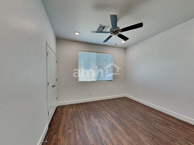 Building Photo - 17170 W Golden Ln