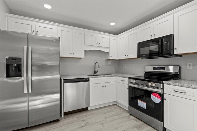 Building Photo - 233 Pine Ridge Rd