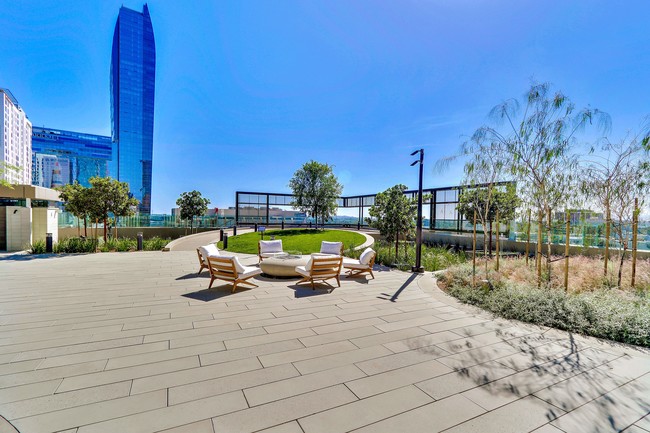 Roof Deck - Metropolis Los Angeles - Tower I