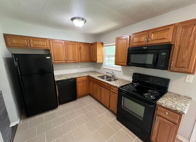 Building Photo - Charming 3 Bedroom Home with Finished Base...