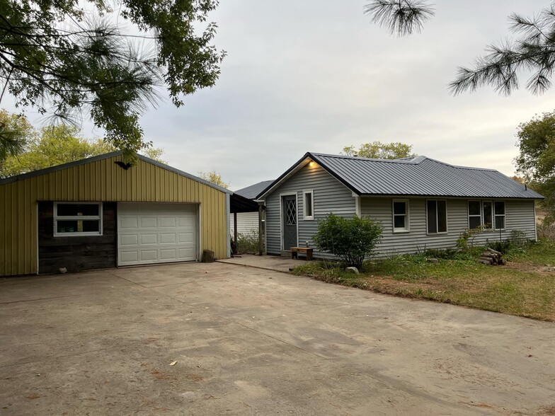 Building Photo - 9075 17 Mile Rd