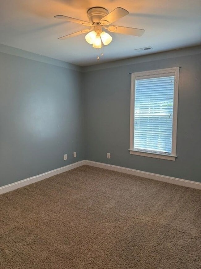 Building Photo - 4 Bed/2.5 Bath Home - Desirable Glen Laurel Subdivision - CBA School District