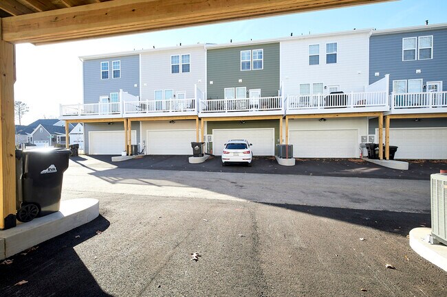 Building Photo - 13868 Randolph Pond Ln