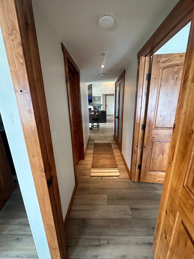 Building Photo - 3305 Columbine Dr